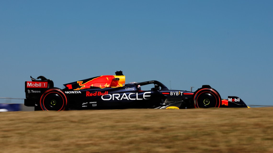F1 United States GP: Sainz tops first practice late on