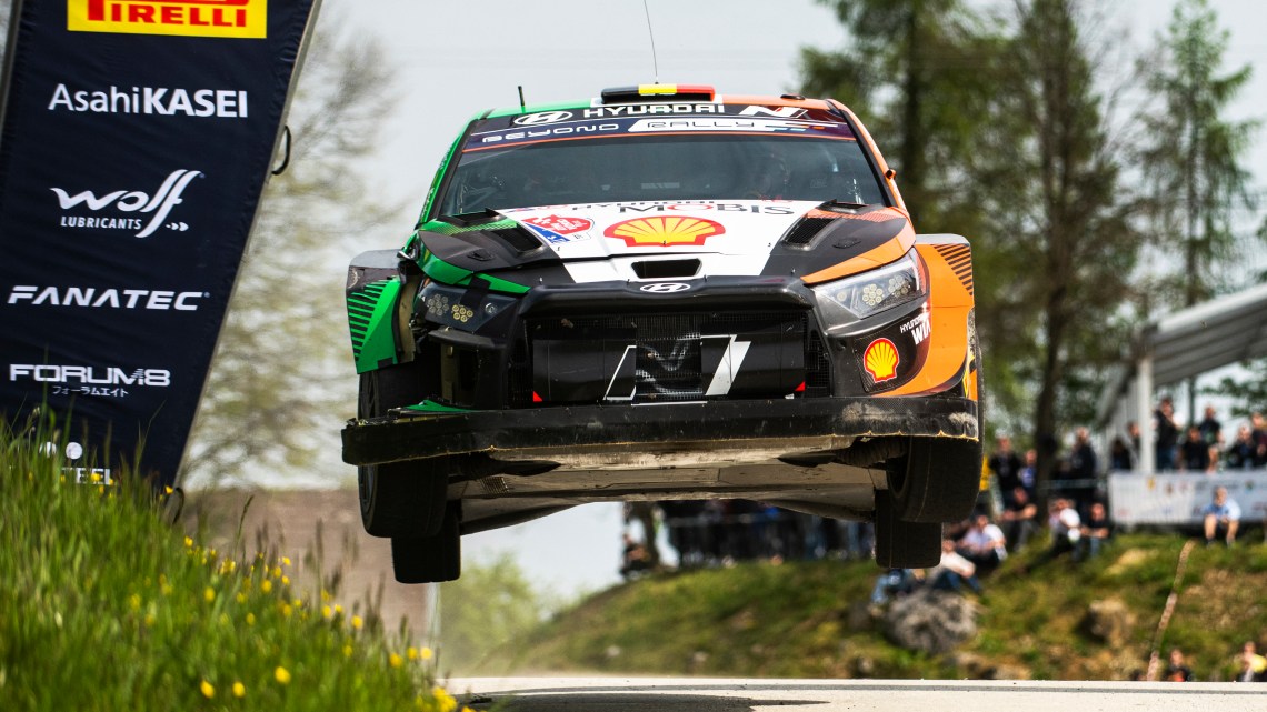 Rally Croatia: Evans leads day two as Neuville retires