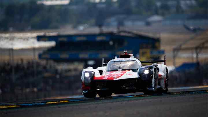 Le Mans 24 Hours: Buemi leads first hour as Aitken crashes
