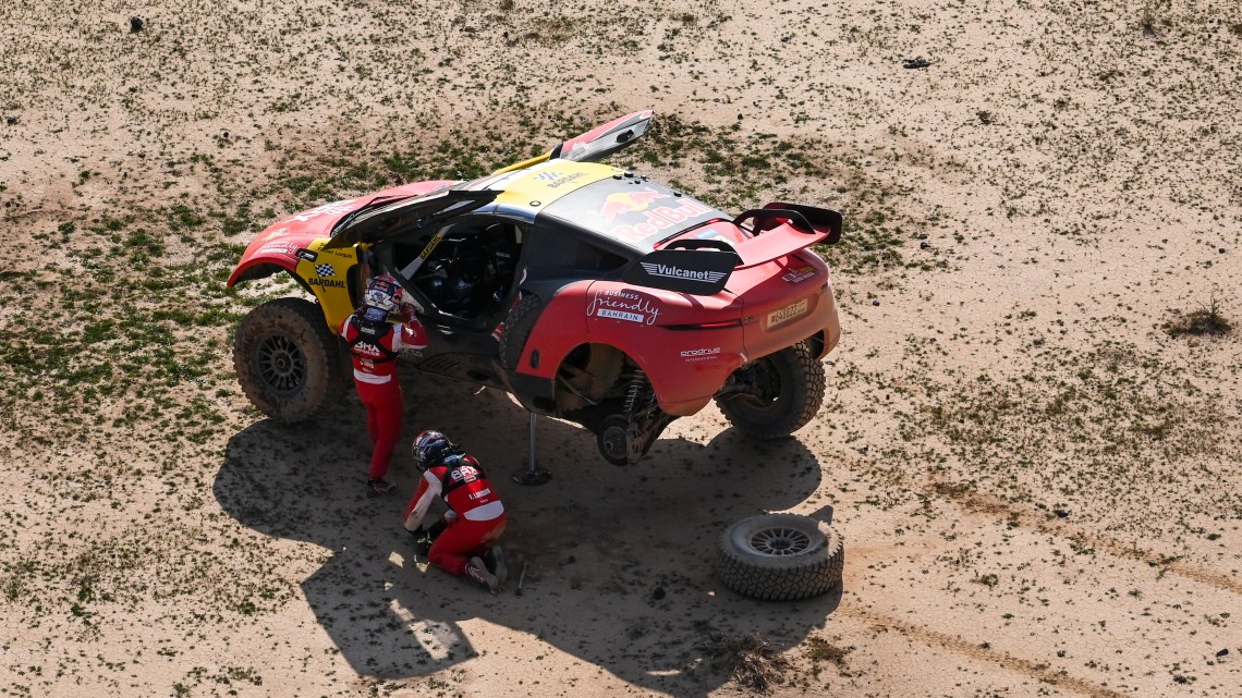 Dakar Rally – Stage 1: crashes and punctures