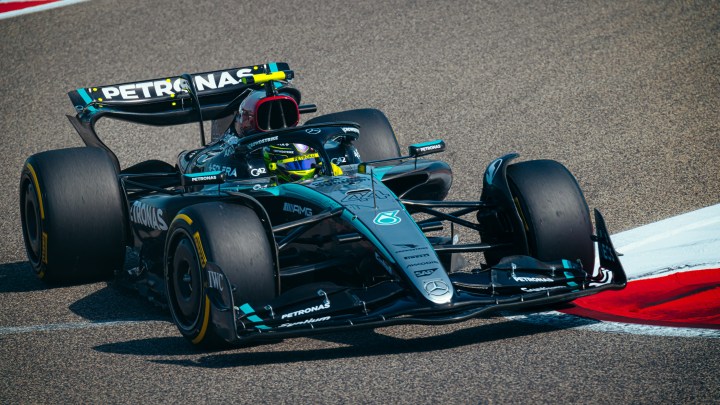 Final pre-season test moves into one session as Sainz tops timesheet