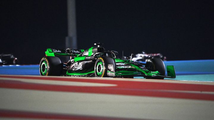 Bottas given reprimand for Bahrain pit lane infringement 