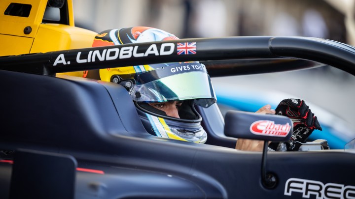 Lindblad starts off F3 career with Bahrain GP sprint win