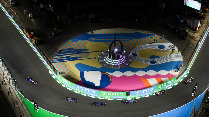 Albon extends his F1 stay with ‘multi-year contract’ at Williams