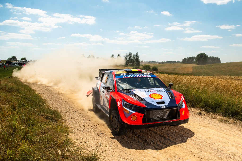 Spectator safety issues lead to two cancelled stages in Rally Poland