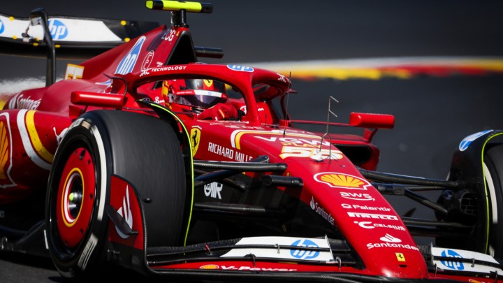 Carlos Sainz signs for Williams Racing on two-year deal