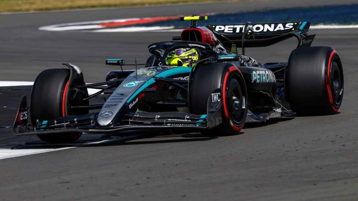 Lewis Hamilton sets new F1 precedent by winning race after 300th race