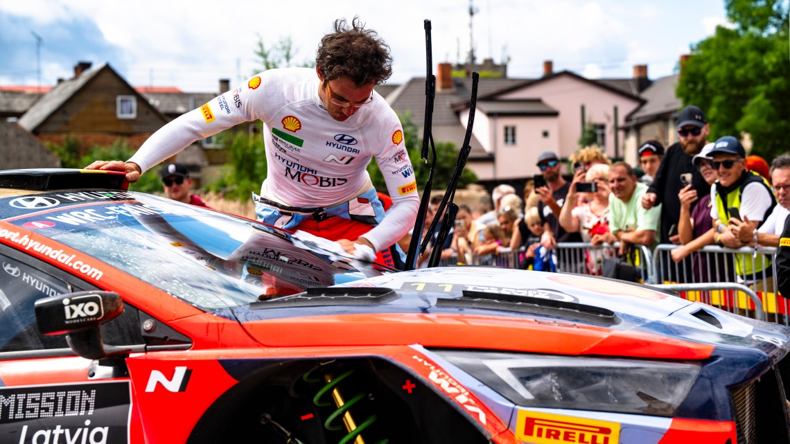 Neuville advised to ‘get on with it’ by WRC title rival