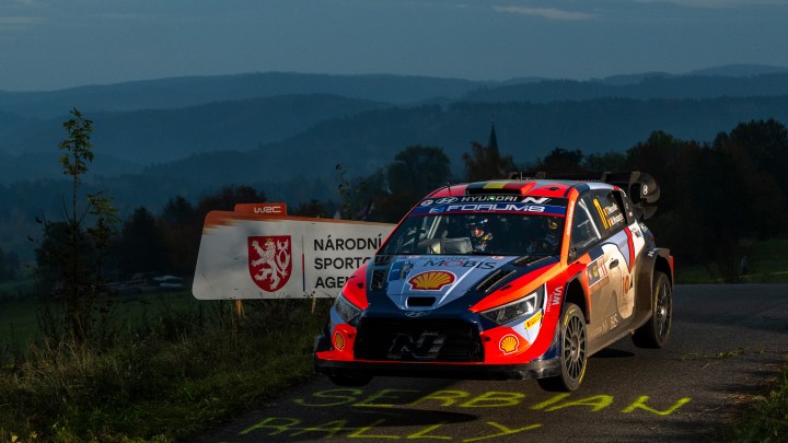 Neuville takes Central European Rally lead inching to WRC title