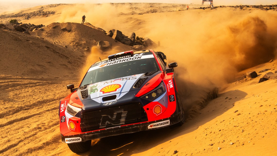 Fourmaux leads Rally Saudi Arabia while Evans loses ground