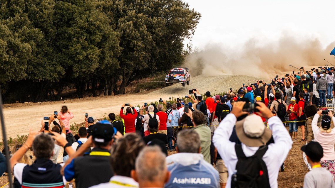 Fourmaux puncture bolsters Elfyn Evans in WRC title fight